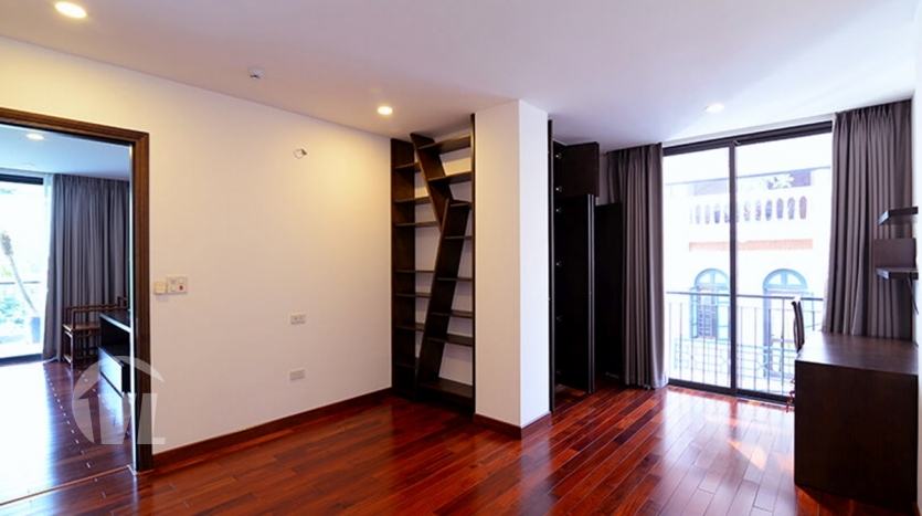 Large 4 bedrooms apartment to rent in Tay Ho with open view