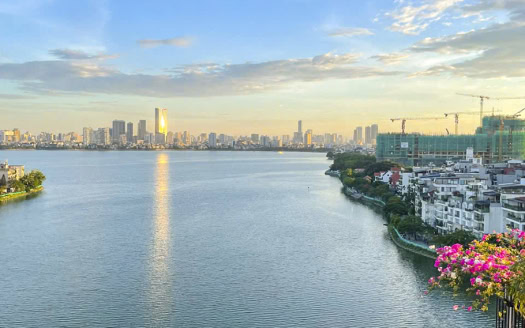 Lake view 3 bedroom apartment for rent in Tay Ho