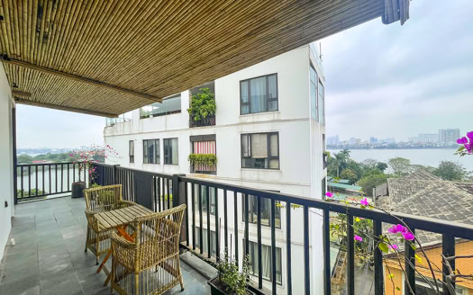 Lake view 2 bedroom apartment in Tay Ho for rent