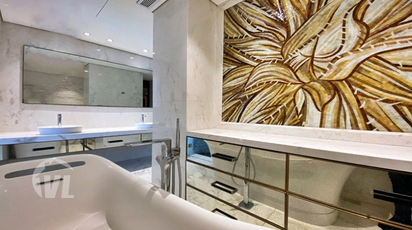 235 sq m apartment to rent in Hoang Thanh tower Hai Ba Trung district