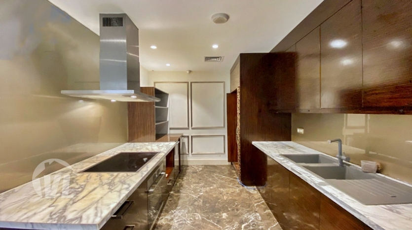 235 sq m apartment to rent in Hoang Thanh tower Hai Ba Trung district