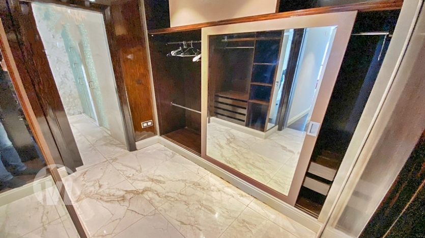 235 sq m apartment to rent in Hoang Thanh tower Hai Ba Trung district