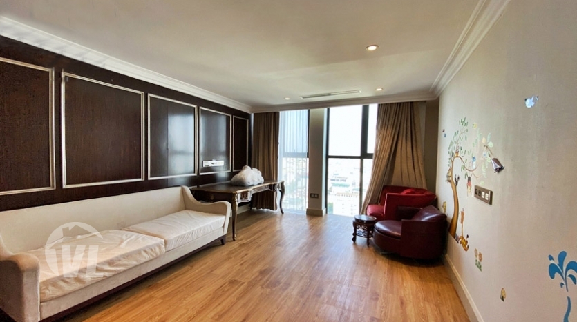 235 sq m apartment to rent in Hoang Thanh tower Hai Ba Trung district