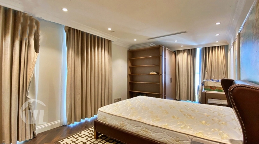 235 sq m apartment to rent in Hoang Thanh tower Hai Ba Trung district