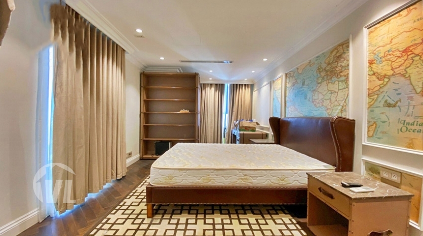 235 sq m apartment to rent in Hoang Thanh tower Hai Ba Trung district