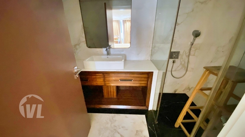 235 sq m apartment to rent in Hoang Thanh tower Hai Ba Trung district