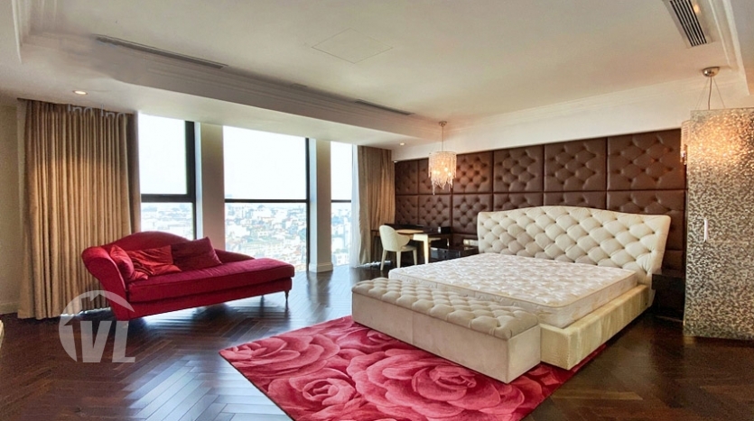 235 sq m apartment to rent in Hoang Thanh tower Hai Ba Trung district