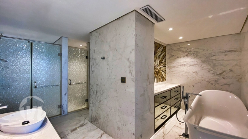 235 sq m apartment to rent in Hoang Thanh tower Hai Ba Trung district
