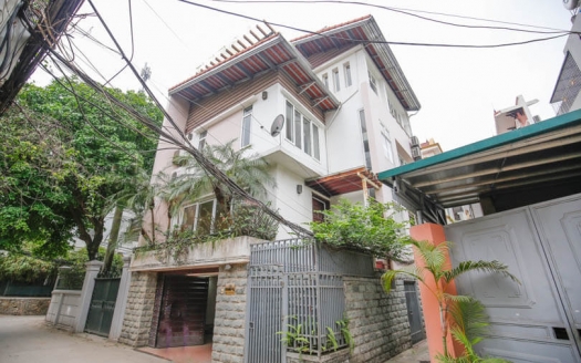 Modern partly furnished house in Tay Ho 3 beds 3 baths
