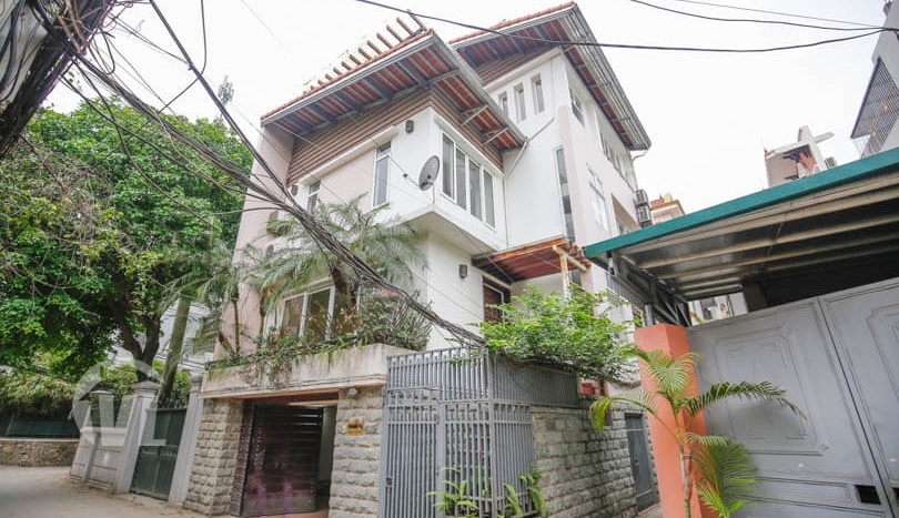Modern partly furnished house in Tay Ho 3 beds 3 baths
