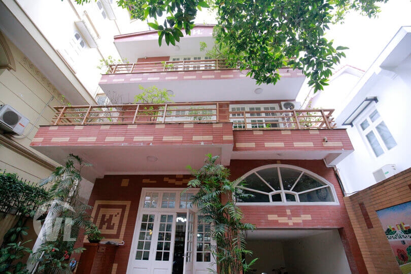 333 Rental furnished house in Tay Ho with large yard