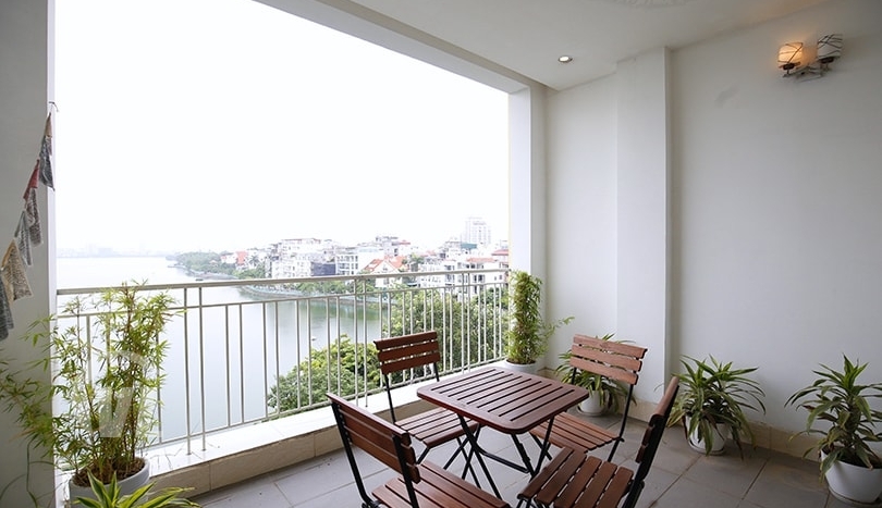 Spacious and reasonable price 3 bedrooms apartment on Xuan Dieu