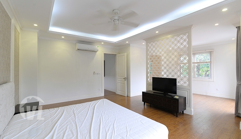 Splendid corner villa in Vinhomes Riverside 4 beds 4 baths