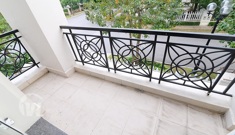 Splendid corner villa in Vinhomes Riverside 4 beds 4 baths