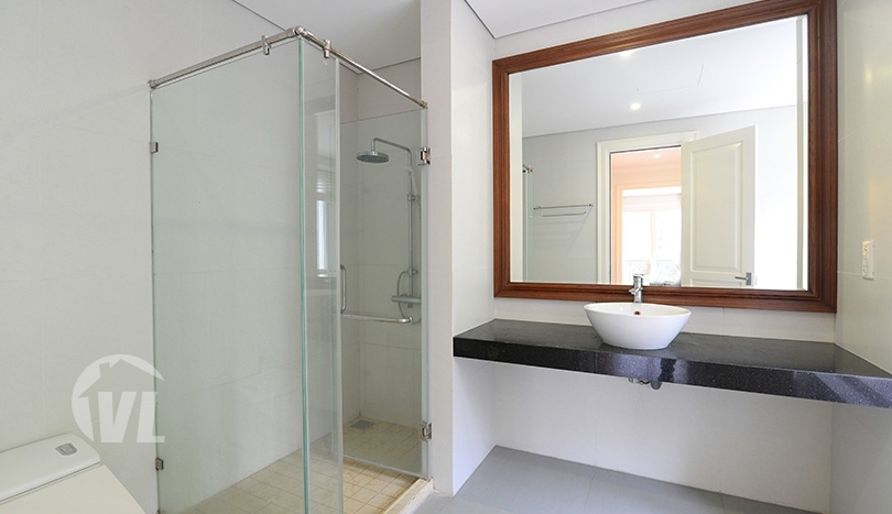 Splendid corner villa in Vinhomes Riverside 4 beds 4 baths