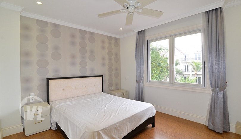 Splendid corner villa in Vinhomes Riverside 4 beds 4 baths