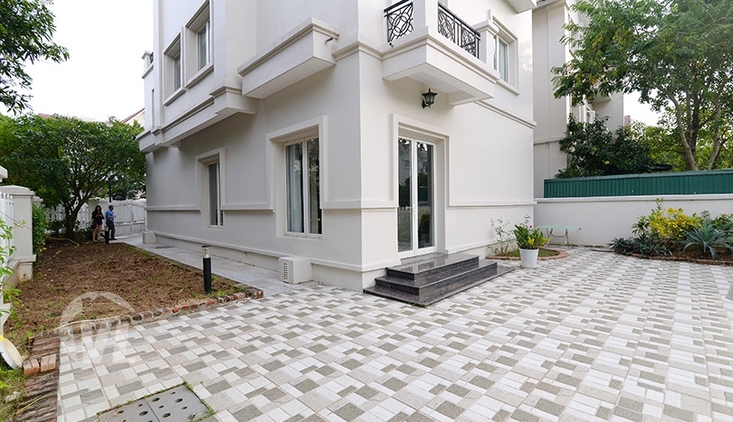Splendid corner villa in Vinhomes Riverside 4 beds 4 baths