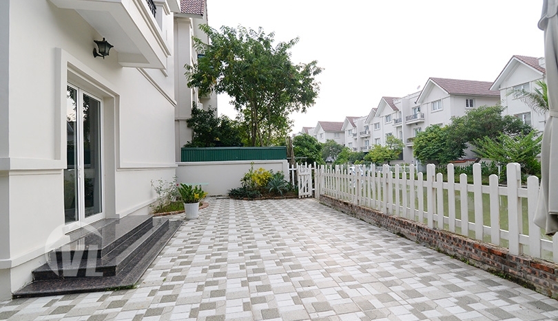 Splendid corner villa in Vinhomes Riverside 4 beds 4 baths