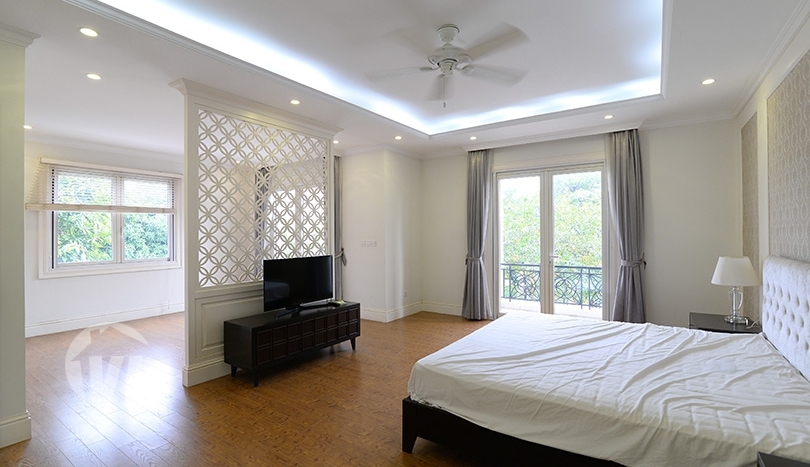 Splendid corner villa in Vinhomes Riverside 4 beds 4 baths