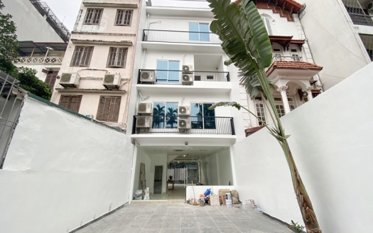 Brand-new house to lease in Tay Ho big outdoor space