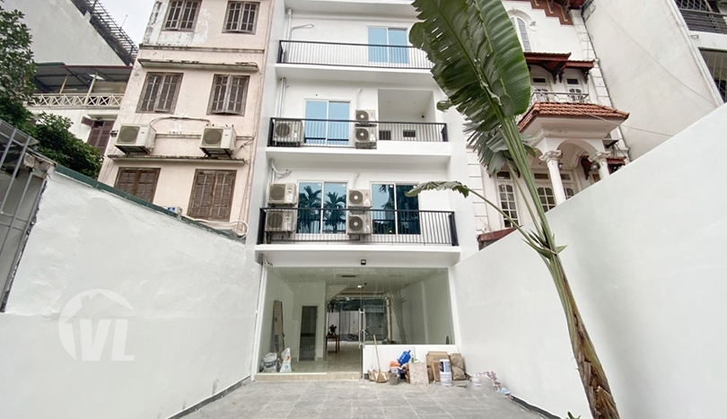 Brand-new house to lease in Tay Ho big outdoor space