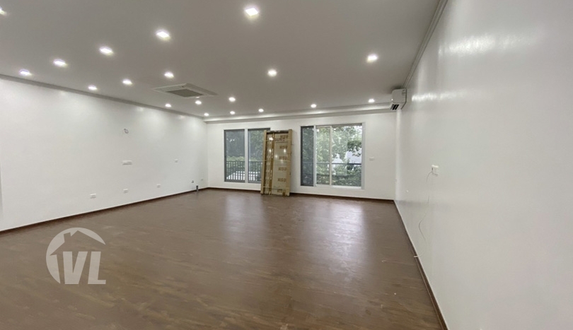 Brand-new house to lease in Tay Ho big outdoor space
