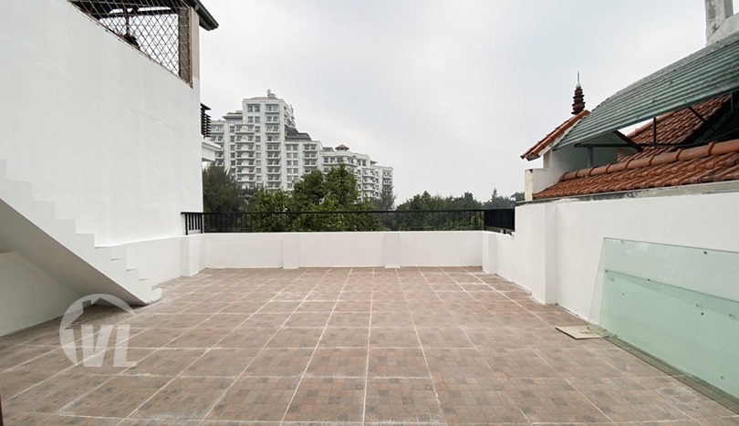 Brand-new house to lease in Tay Ho big outdoor space