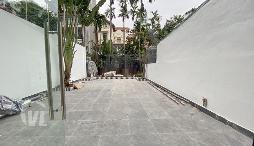 Brand-new house to lease in Tay Ho big outdoor space