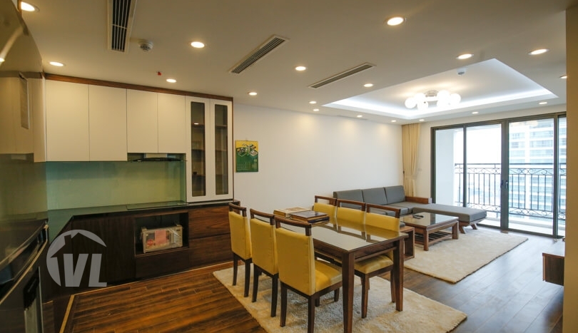 Good quality 3 bedroom apartment in Xuan Dieu with lake view