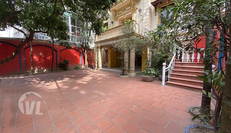 Large mansion to rent on To Ngoc Van street perfect for business