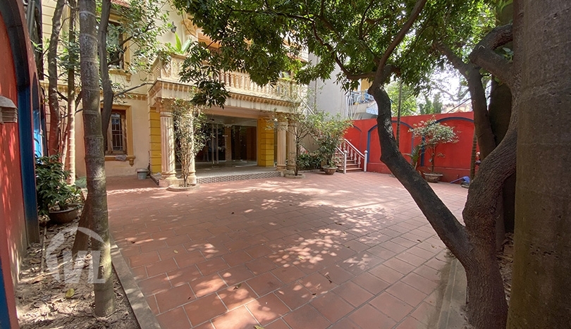 Large mansion to rent on To Ngoc Van street perfect for business
