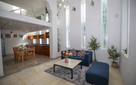 Charming house with garden to rent between Tay Ho and Ciputra