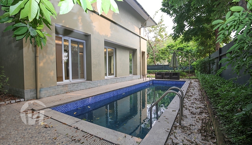 Large villa in Tay Ho with swimming pool to rent 500 sq m garden