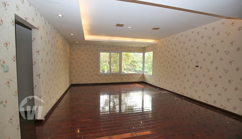 Large villa in Tay Ho with swimming pool to rent 500 sq m garden