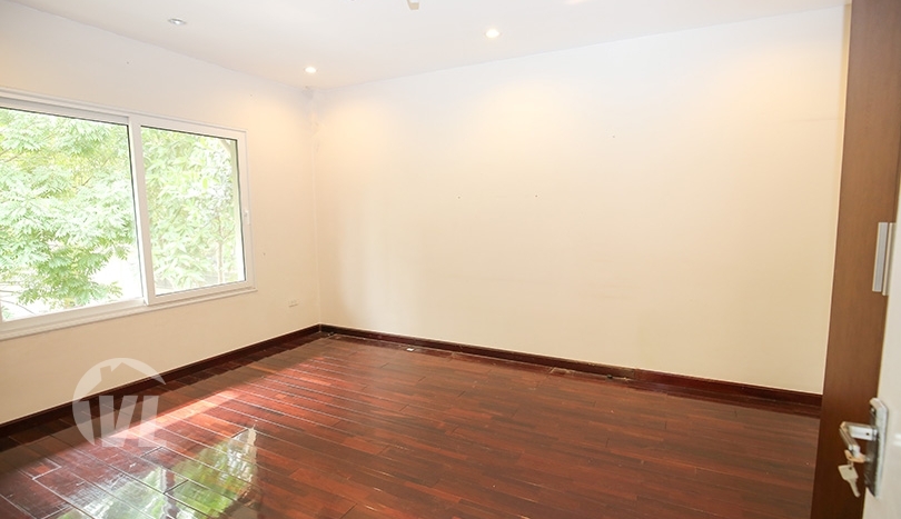 Large villa in Tay Ho with swimming pool to rent 500 sq m garden