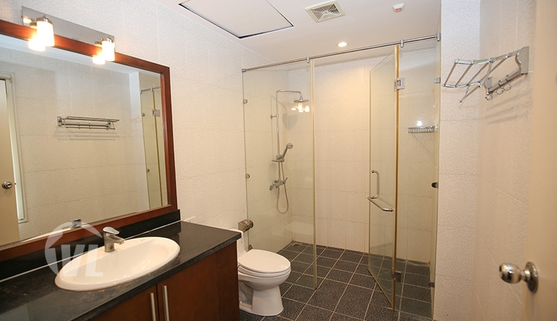 Large villa in Tay Ho with swimming pool to rent 500 sq m garden