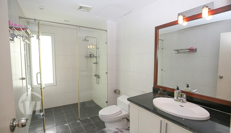 Large villa in Tay Ho with swimming pool to rent 500 sq m garden