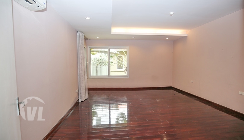 Large villa in Tay Ho with swimming pool to rent 500 sq m garden