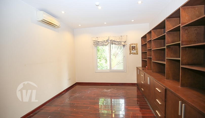 Large villa in Tay Ho with swimming pool to rent 500 sq m garden