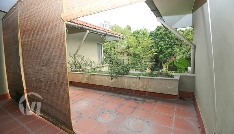 Large villa in Tay Ho with swimming pool to rent 500 sq m garden