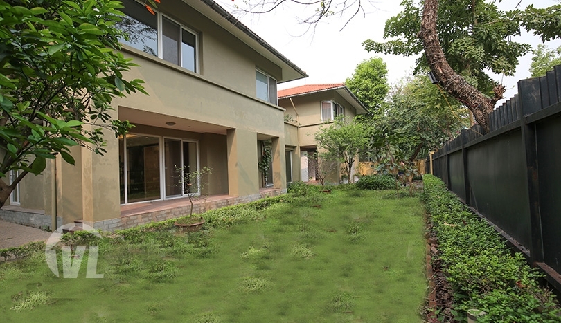 Large villa in Tay Ho with swimming pool to rent 500 sq m garden