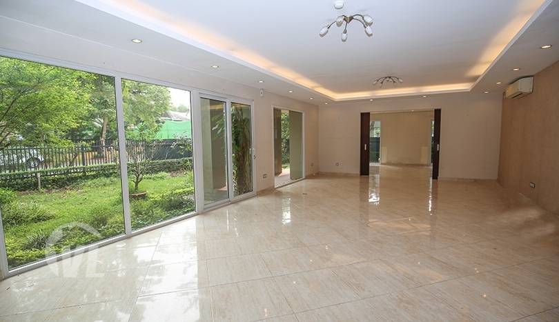 Large villa in Tay Ho with swimming pool to rent 500 sq m garden