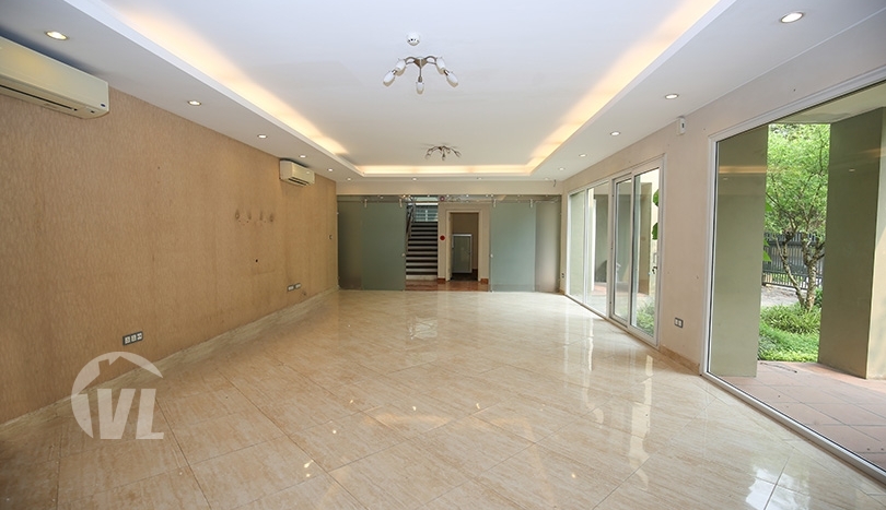 Large villa in Tay Ho with swimming pool to rent 500 sq m garden