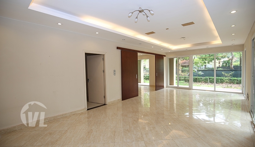 Large villa in Tay Ho with swimming pool to rent 500 sq m garden