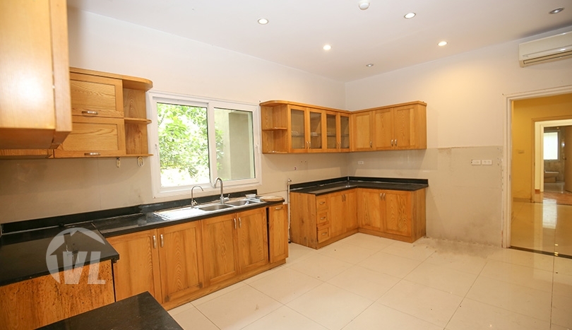 Large villa in Tay Ho with swimming pool to rent 500 sq m garden