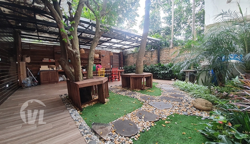 1 storey furnished house with garden to lease in Tay Ho