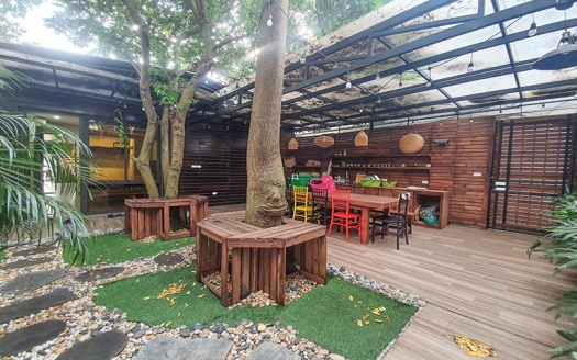 1 storey furnished house with garden to lease in Tay Ho