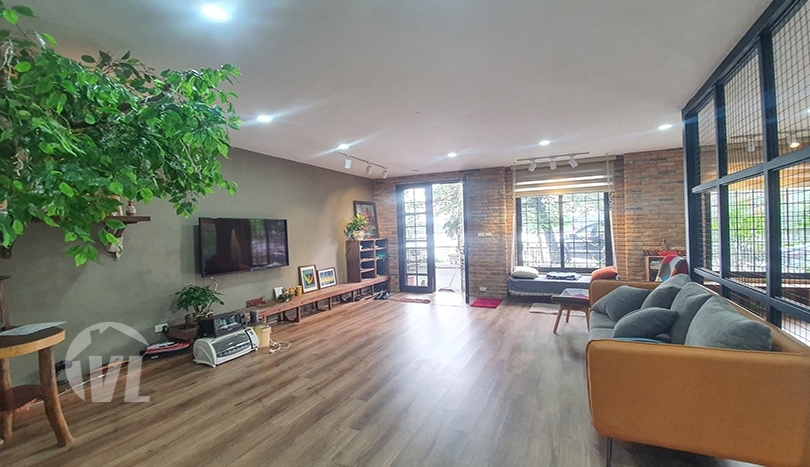 1 storey furnished house with garden to lease in Tay Ho