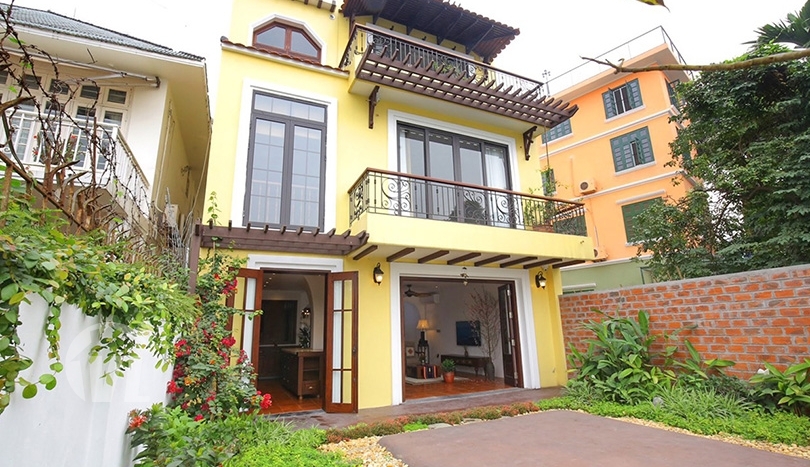 Furnished house with garden and lake view in Hanoi Tay Ho district