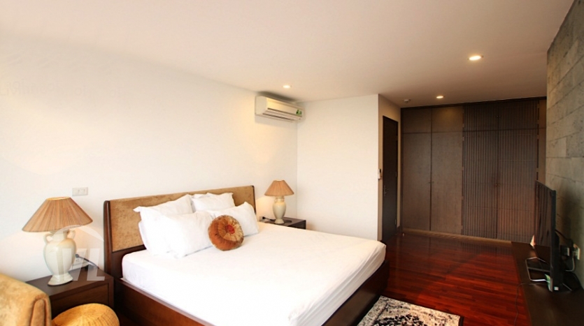 4 beds serviced apartment to rent in Tay Ho with open view
